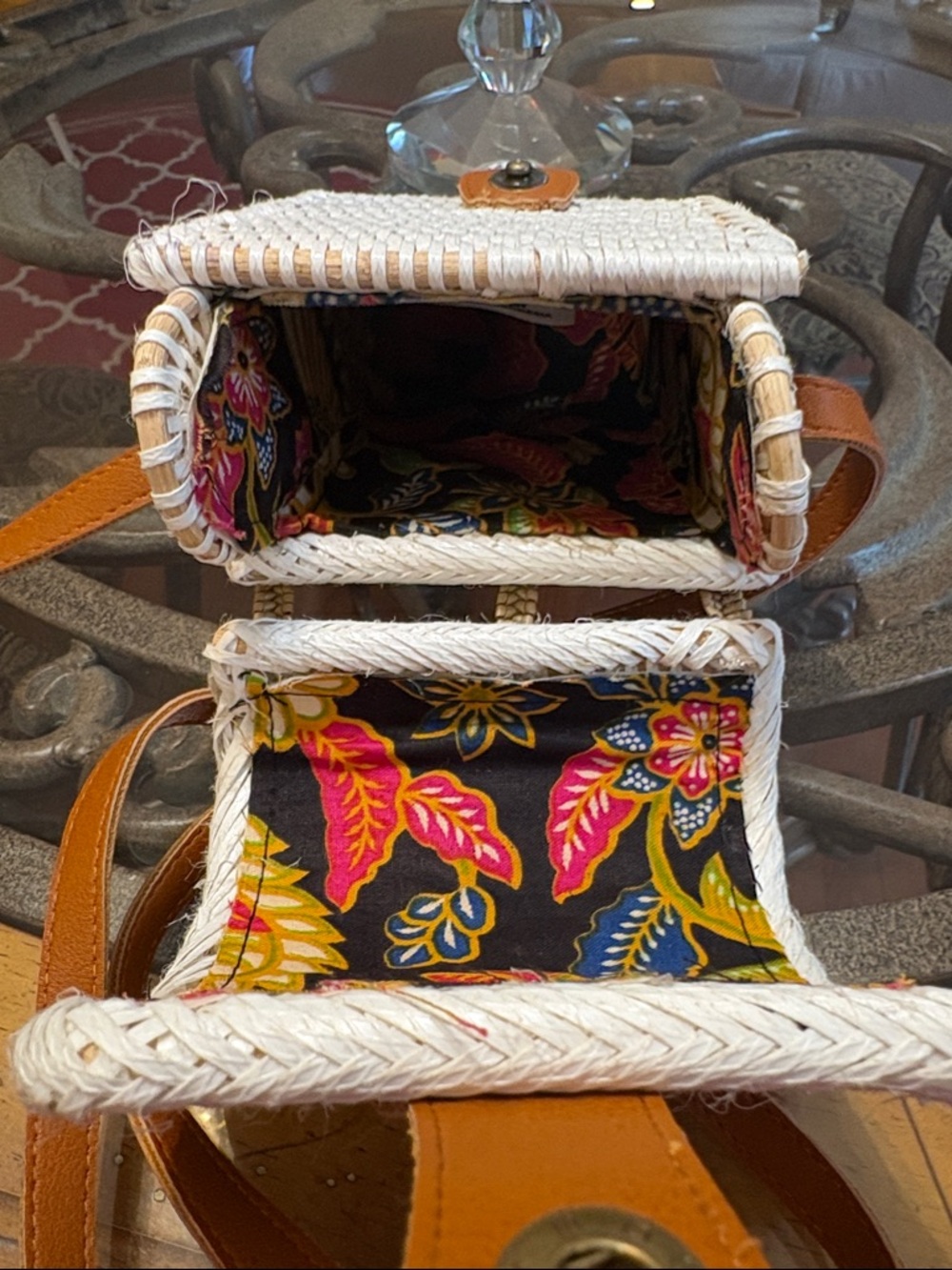 100% Rattan Crossbody /Polyester interior - Picture 6 of 7